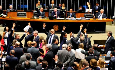 Deputados acionam STF para tentar derrubar votação da maioridade penal