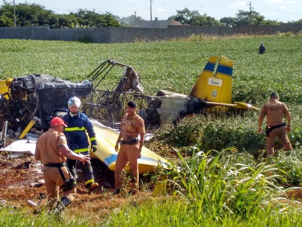 Avião cai sobre Kombi e mata vários no distrito de Warta, em Londrina
